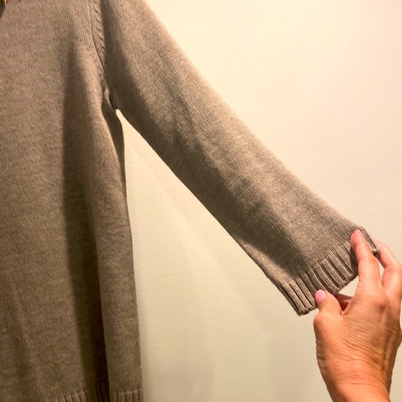 🇺🇸 Ivanka TRUMP Bling Sweater- Medium - Picture 4 of 9